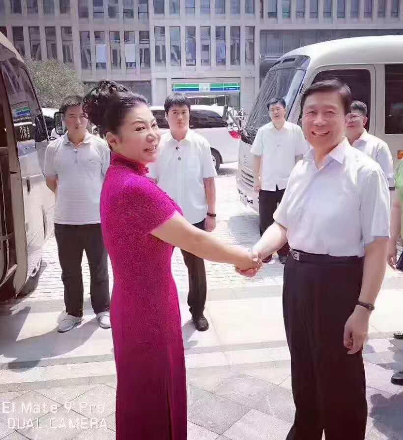 【圓方集團非公企業(yè)黨建新聞紀實(shí)】國家副主席李源潮到圓方集團調研。